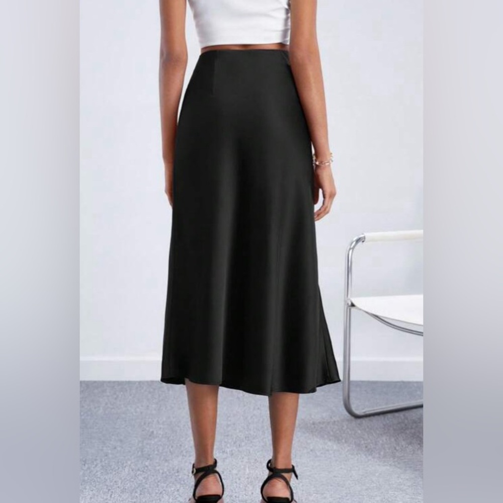 WILA Olive Green Satin Skirt - Picture 3 of 3